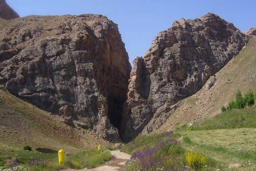 Tangeh Vashi and Qajar Inscription