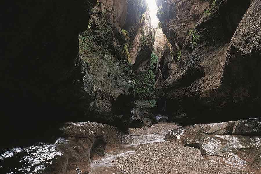 Zingan Cave-Mehran Attractions
