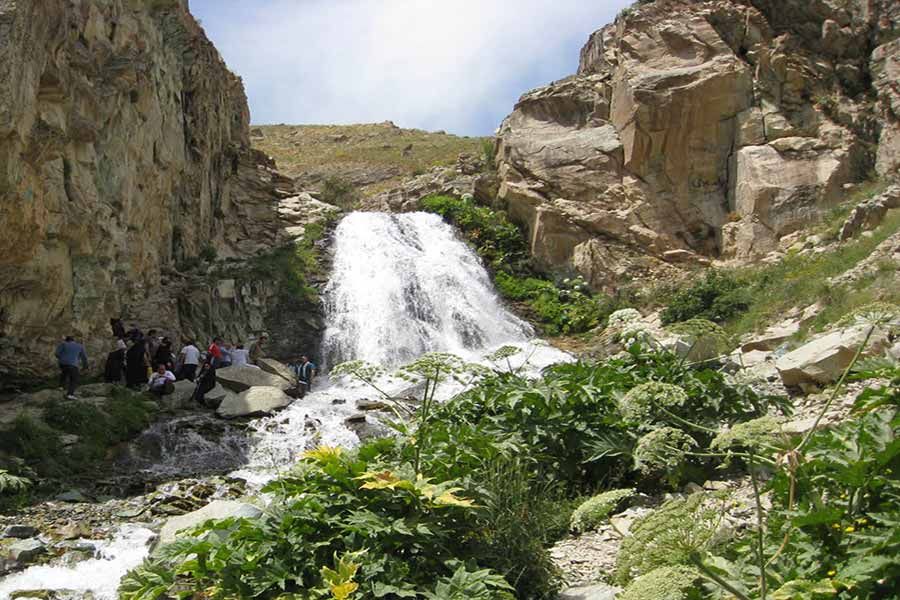 Shekarab Waterfall
