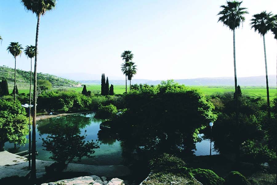 Cheshme Belghais Garden